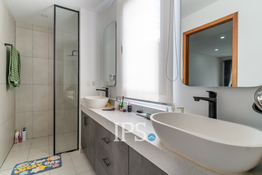 4 Bedroom  Townhouse For Rent - Veal Sbov, Phnom Penh