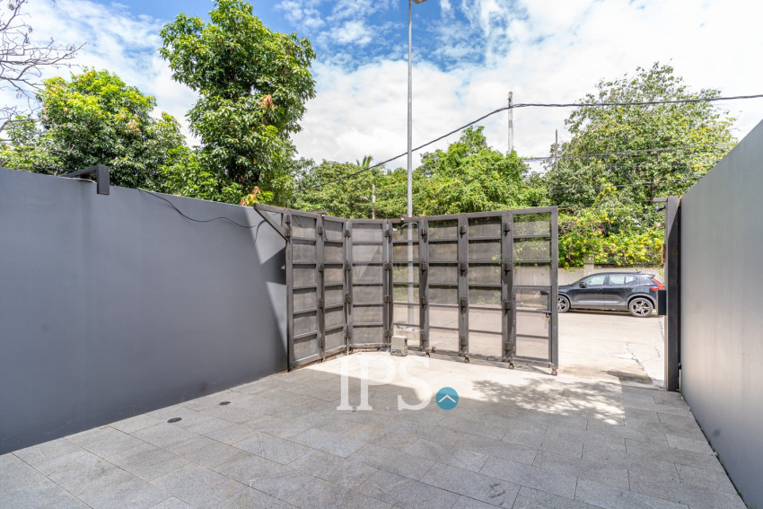 4 Bedroom  Townhouse For Rent - Veal Sbov, Phnom Penh