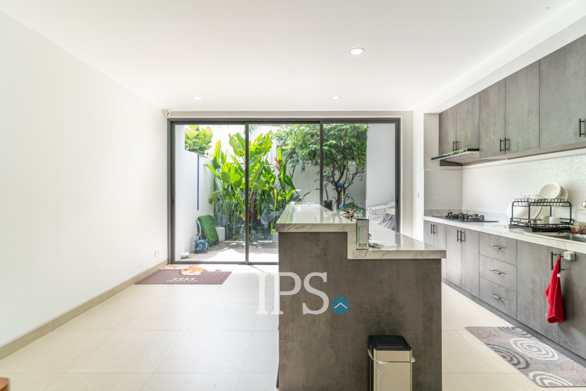 4 Bedroom  Townhouse For Sale in Veal Sbov, Phnom Penh