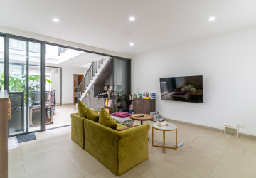 4 Bedroom  Townhouse For Sale in Veal Sbov, Phnom Penh thumbnail