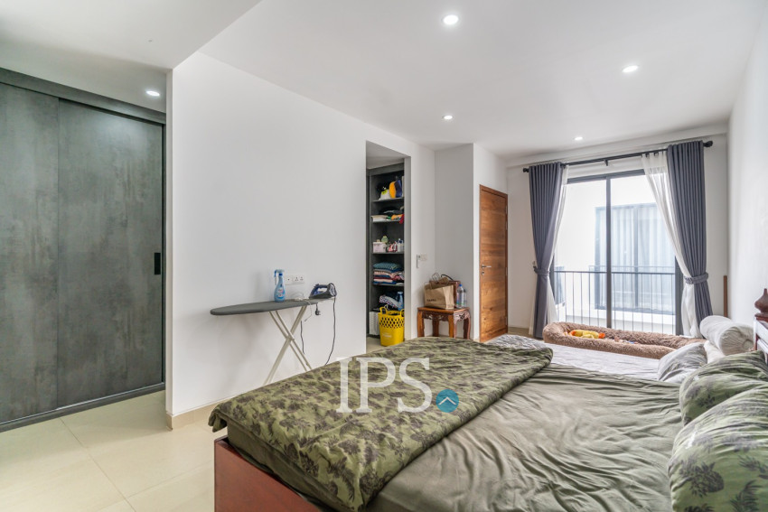 4 Bedroom  Townhouse For Sale in Veal Sbov, Phnom Penh