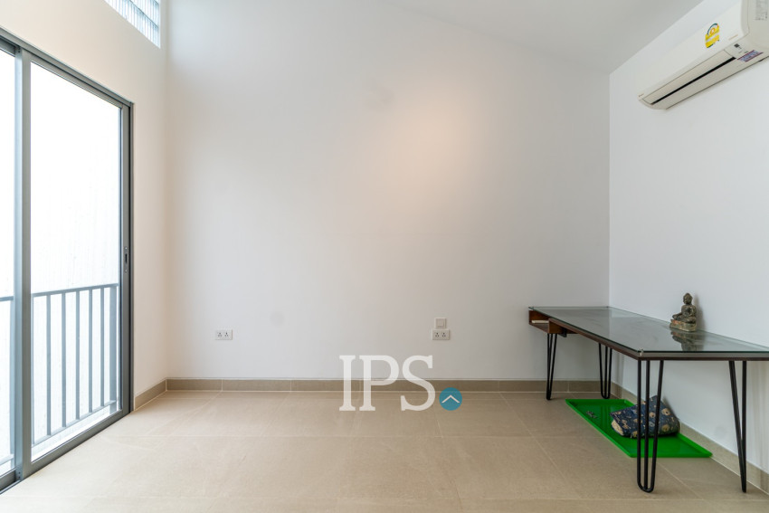 4 Bedroom  Townhouse For Sale in Veal Sbov, Phnom Penh