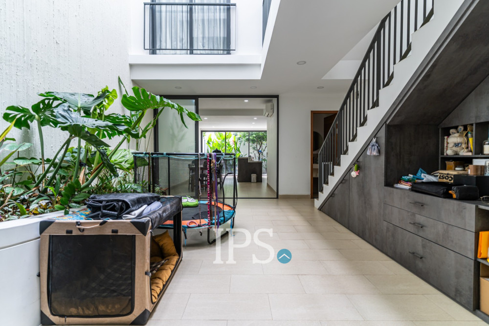 4 Bedroom  Townhouse For Sale in Veal Sbov, Phnom Penh - Image 11