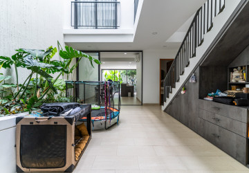 4 Bedroom  Townhouse For Sale in Veal Sbov, Phnom Penh thumbnail