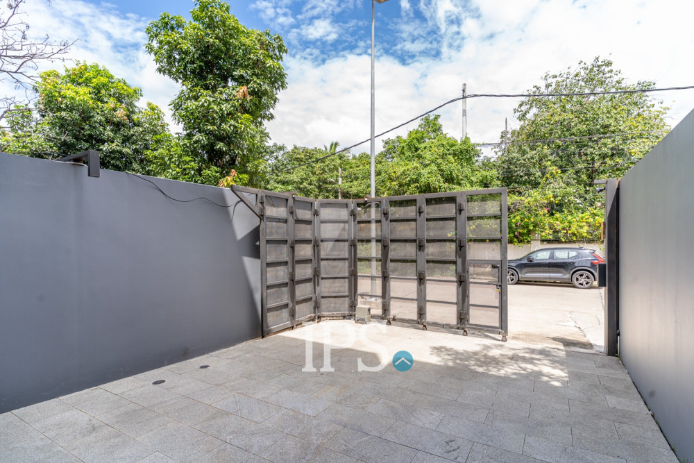 4 Bedroom  Townhouse For Sale in Veal Sbov, Phnom Penh - Image 33