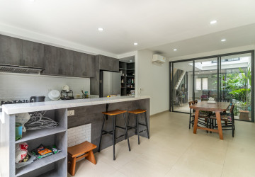 4 Bedroom  Townhouse For Sale in Veal Sbov, Phnom Penh thumbnail