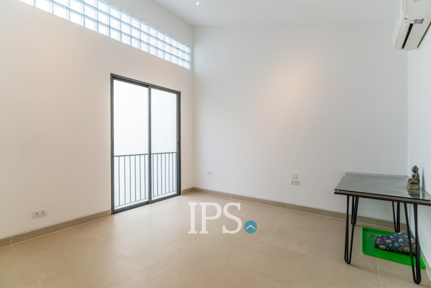 4 Bedroom  Townhouse For Sale in Veal Sbov, Phnom Penh