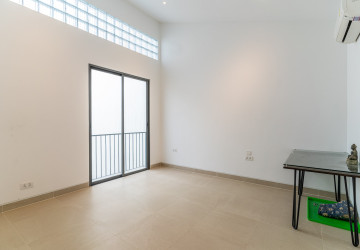 4 Bedroom  Townhouse For Sale in Veal Sbov, Phnom Penh thumbnail