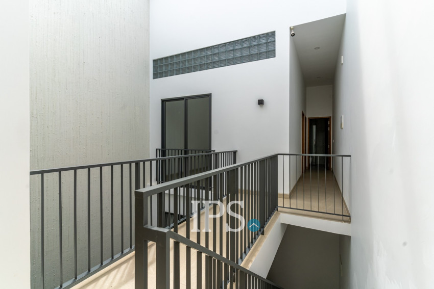 4 Bedroom  Townhouse For Sale in Veal Sbov, Phnom Penh