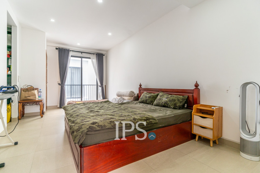 4 Bedroom  Townhouse For Sale in Veal Sbov, Phnom Penh