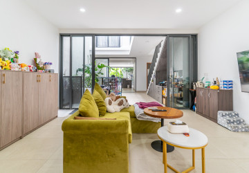 4 Bedroom  Townhouse For Sale in Veal Sbov, Phnom Penh thumbnail