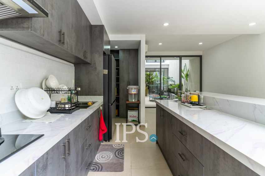 4 Bedroom  Townhouse For Sale in Veal Sbov, Phnom Penh