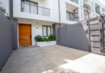 4 Bedroom  Townhouse For Sale in Veal Sbov, Phnom Penh thumbnail