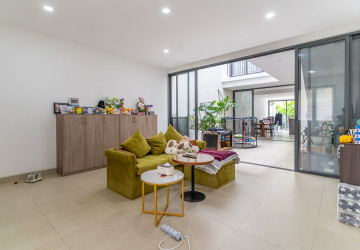 4 Bedroom  Townhouse For Sale in Veal Sbov, Phnom Penh thumbnail