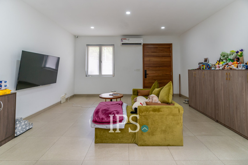 4 Bedroom  Townhouse For Sale in Veal Sbov, Phnom Penh