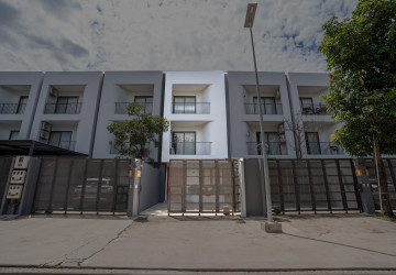 4 Bedroom  Townhouse For Sale in Veal Sbov, Phnom Penh thumbnail