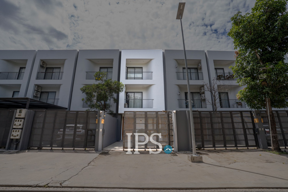 4 Bedroom  Townhouse For Sale in Veal Sbov, Phnom Penh