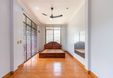 3 Bedroom Apartment For Rent - Svay Dangkum, Siem Reap thumbnail