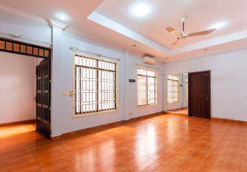 3 Bedroom Apartment For Rent - Svay Dangkum, Siem Reap thumbnail