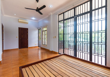 3 Bedroom Apartment For Rent - Svay Dangkum, Siem Reap thumbnail