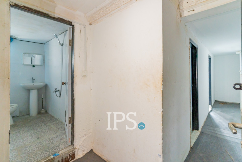 8 Bedroom Shophouse For Rent - Toul Tum Poung 1, Phnom Penh