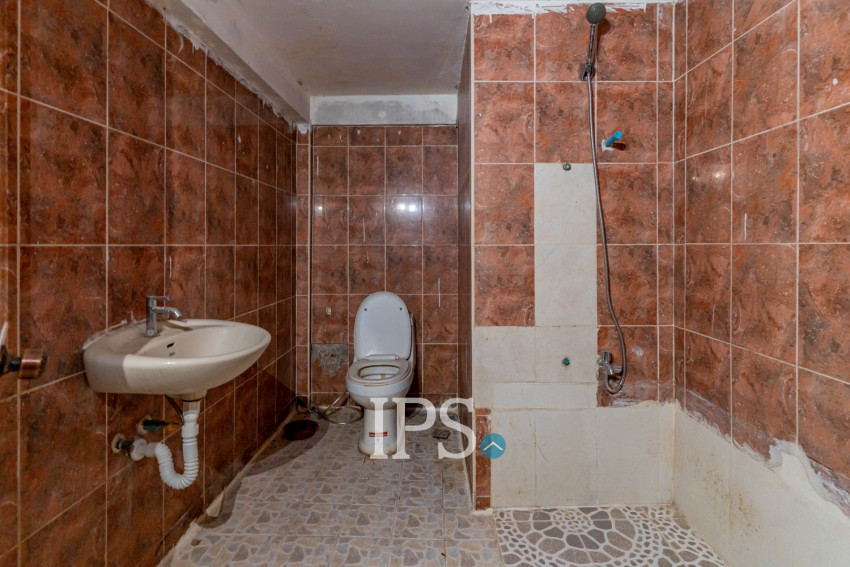8 Bedroom Shophouse For Rent - Toul Tum Poung 1, Phnom Penh