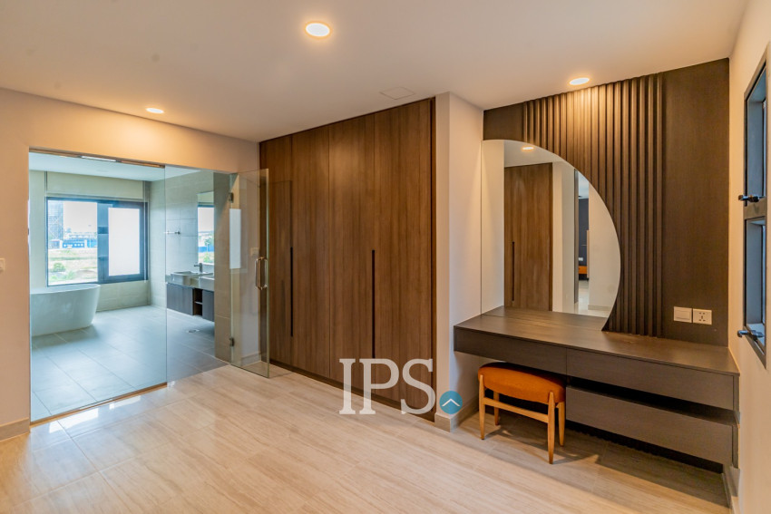 5 Bedroom Villa For Rent - Borey The Palms, Veal Sbov, Phnom Penh