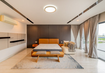 5 Bedroom Villa For Rent - Borey The Palms, Veal Sbov, Phnom Penh thumbnail