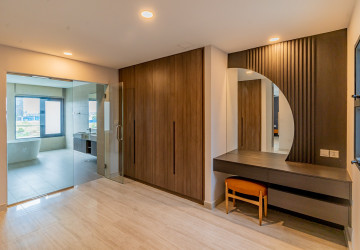 5 Bedroom Villa For Rent - Borey The Palms, Veal Sbov, Phnom Penh thumbnail