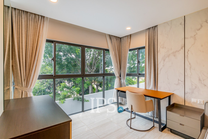 5 Bedroom Villa For Rent - Borey The Palms, Veal Sbov, Phnom Penh