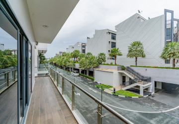 5 Bedroom Villa For Rent - Borey The Palms, Veal Sbov, Phnom Penh thumbnail