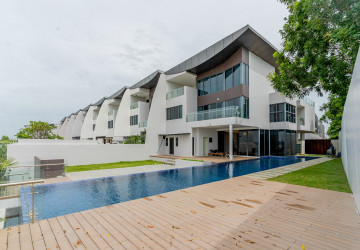 5 Bedroom Villa For Rent - Borey The Palms, Veal Sbov, Phnom Penh thumbnail