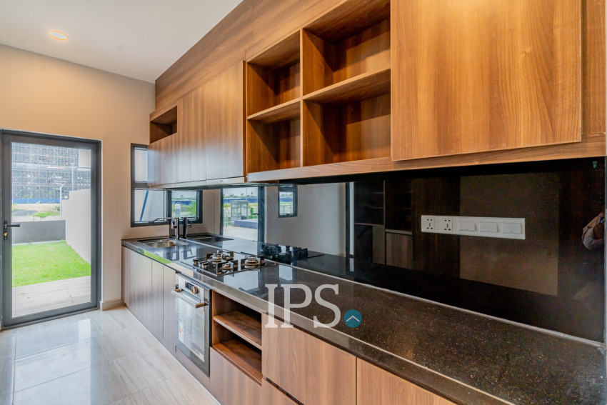 5 Bedroom Villa For Rent - Borey The Palms, Veal Sbov, Phnom Penh