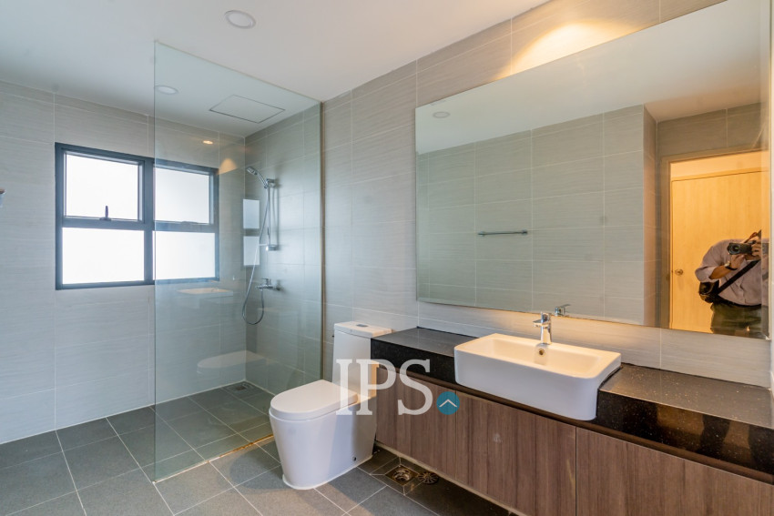 5 Bedroom Villa For Rent - Borey The Palms, Veal Sbov, Phnom Penh