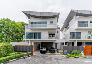 5 Bedroom Villa For Rent - Borey The Palms, Veal Sbov, Phnom Penh thumbnail