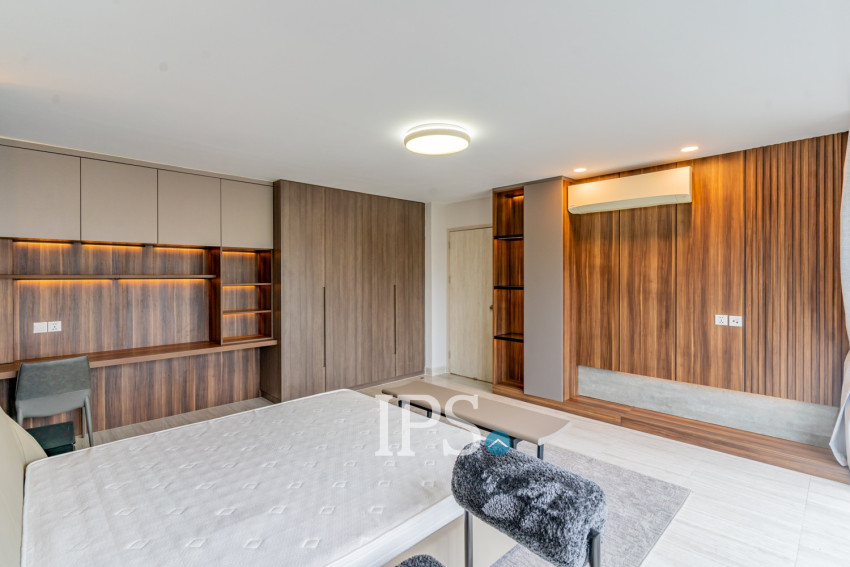 5 Bedroom Villa For Rent - Borey The Palms, Veal Sbov, Phnom Penh