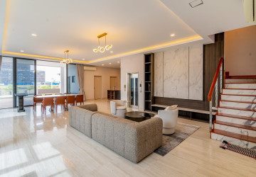 5 Bedroom Villa For Rent - Borey The Palms, Veal Sbov, Phnom Penh thumbnail