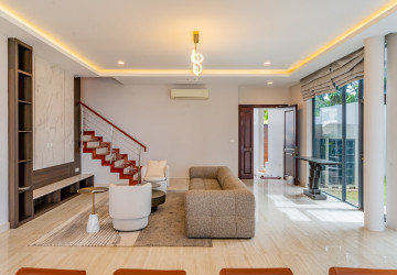 5 Bedroom Villa For Rent - Borey The Palms, Veal Sbov, Phnom Penh thumbnail