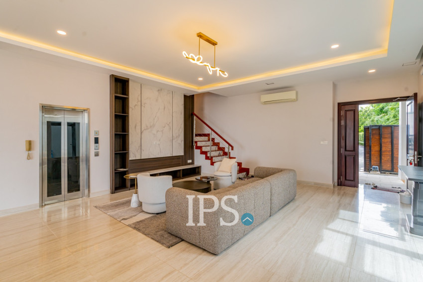 5 Bedroom Villa For Rent - Borey The Palms, Veal Sbov, Phnom Penh