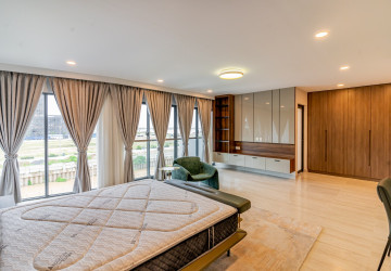 5 Bedroom Villa For Rent - Borey The Palms, Veal Sbov, Phnom Penh thumbnail
