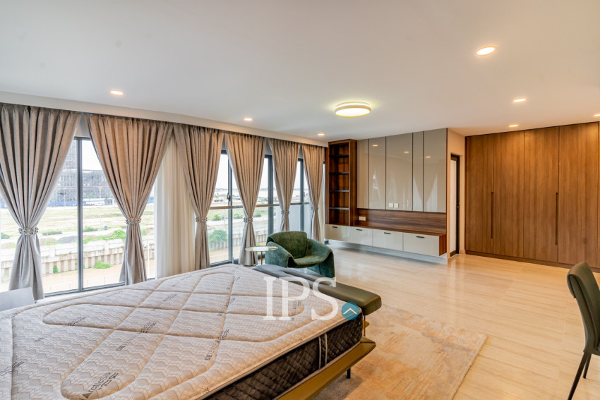 5 Bedroom Villa For Rent - Borey The Palms, Veal Sbov, Phnom Penh