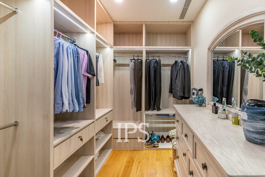 1 Bedroom Condo For Sale - The Penthouse , Tonle Bassac, Phnom Penh