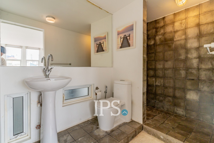 Triplex 1 Bedroom Serviced Apartment For Rent - Chey Chumneah, Phnom Penh