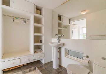 Triplex 1 Bedroom Serviced Apartment For Rent - Chey Chumneah, Phnom Penh thumbnail