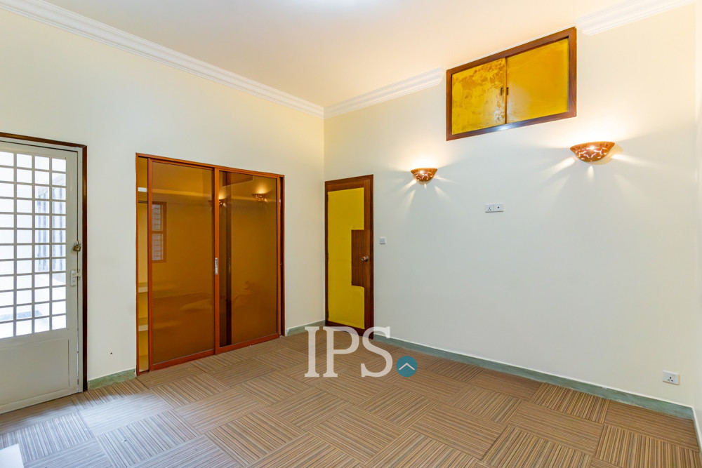 13 Bedroom Commercial Villa For Rent - Beoung Prolit, Phnom Penh - Image 17