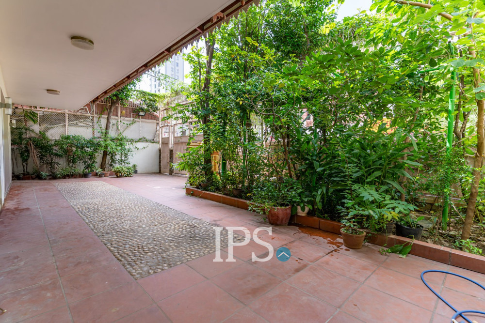 13 Bedroom Commercial Villa For Rent - Beoung Prolit, Phnom Penh - Image 35