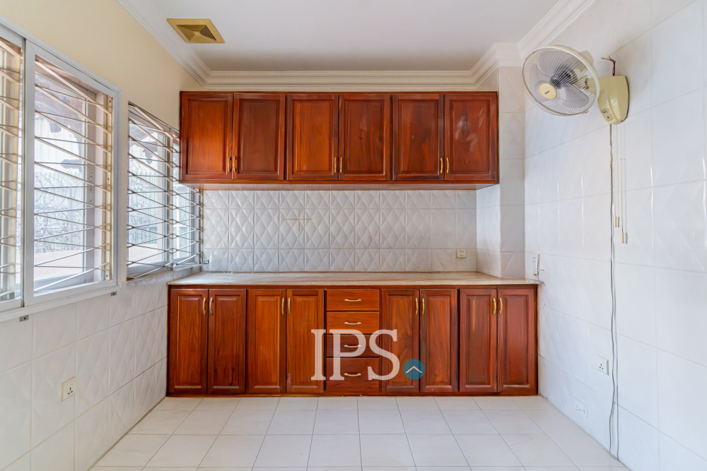 13 Bedroom Commercial Villa For Rent - Beoung Prolit, Phnom Penh - Image 3