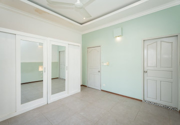 Renovated 2 Bedroom Apartment For Sale - Chakto Mukh, Phnom Penh thumbnail