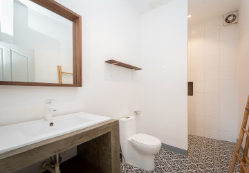 Renovated 2 Bedroom Apartment For Sale - Chakto Mukh, Phnom Penh thumbnail