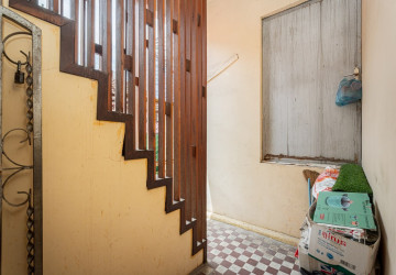 Renovated 2 Bedroom Apartment For Sale - Chakto Mukh, Phnom Penh thumbnail